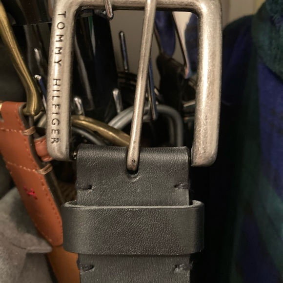 🔥2 for $10🔥 Tommy Hilfiger Black Leather Belt Size 44 - Picture 1 of 9